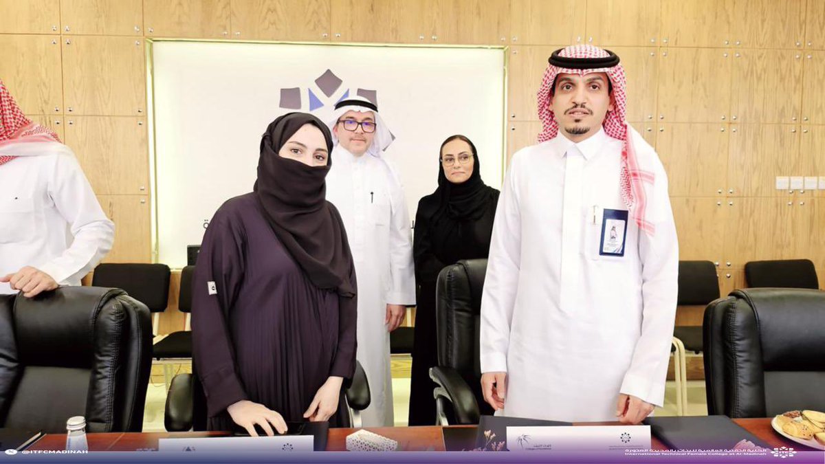 ItfcMadinah's tweet image. وقعت الكلية التقنية العالمية للبنات بالمدينة المنورة مذكرات تعاون وتفاهم مع فنادق هيلتون، وجمعية تنمية وتطوير المسؤولية الاجتماعية، ومجموعة بلا حدود للتدريب، وشركة مجمع الشيناوي لطب الأسنان وذلك لتعزيز التعاون في مجالات تدريب وتطوير وتأهيل الكوادر الوطنية ودعم مبادرات المسؤوليات…