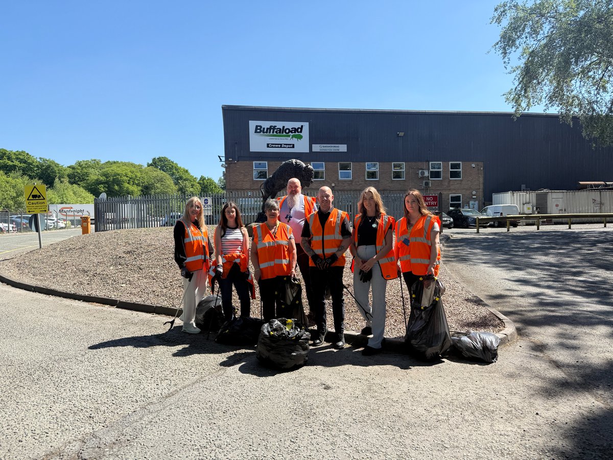 Buffaloadlogist's tweet photo. Yesterday, we joined forces with our neighbours - Bakkavor Bread in Crewe for a local litter pick around our site.
At Buffaload, we are looking after the environment right on our doorstep,  to make a cleaner, safer space for everyone.
#buffaload #crewe #teamwork #bakkavor #litter https://t.co/aiqfanxBbG