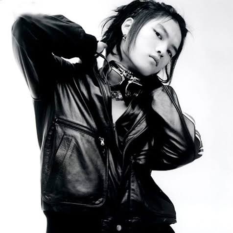 Dangerous kitten's forehead 🐈‍⬛ 22 years in between 🐈‍⬛