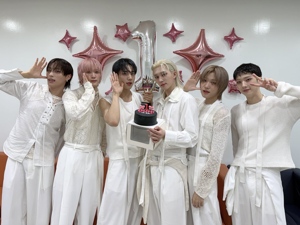 [📸] 240514 MBC M 쇼챔피언

피스가 선물해준 DUH! 첫 1위✨
앞으로 DUH! 함께해요 P1ece💕

P1ece gave us our very first DUH! win✨
Let’s stay on this DUH! ride together💕

#P1Harmony #피원하모니 #P1H #DUH