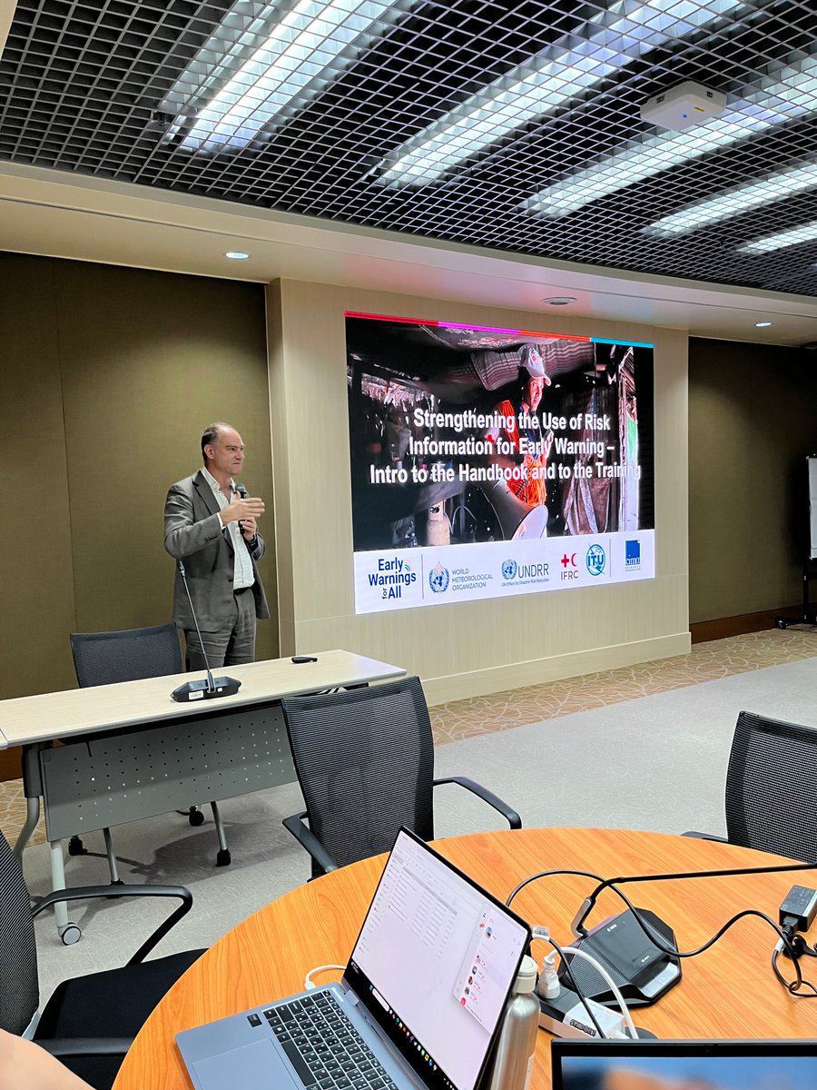 CIMAFoundation's tweet image. #RiskKnowledge is the foundation of #earlywarning. In Bangkok, our experts led the first ToT with @UNDRR_AsiaPac @UNDRR on the RK #Handbook &amp;amp; #EW4All Pillar 1 - supporting regional teams in turning #data into #earlyaction through asset mapping, triggers &amp;amp; risk-informed messaging.