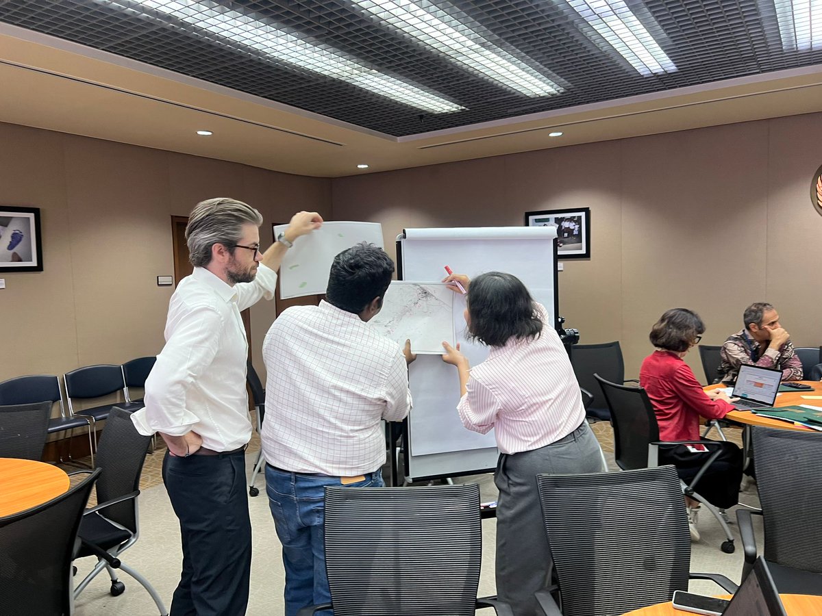 CIMAFoundation's tweet image. #RiskKnowledge is the foundation of #earlywarning. In Bangkok, our experts led the first ToT with @UNDRR_AsiaPac @UNDRR on the RK #Handbook &amp;amp; #EW4All Pillar 1 - supporting regional teams in turning #data into #earlyaction through asset mapping, triggers &amp;amp; risk-informed messaging.