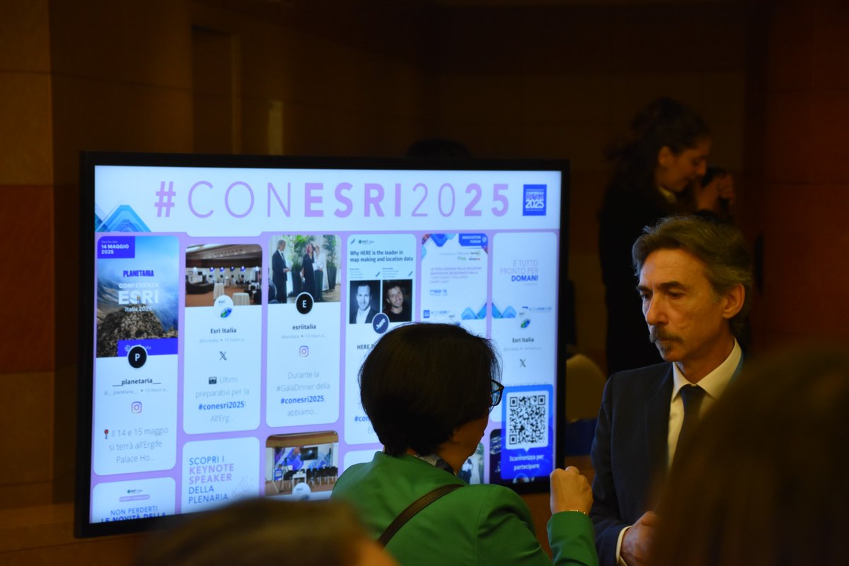 L’evento è in pieno svolgimento!
Le sale si animano, i corridoi si riempiono di conversazioni, idee e nuove connessioni.
Se sei qui, raccontaci il tuo punto di vista e condividi i momenti migliori con l'hashtag #conesri2025!