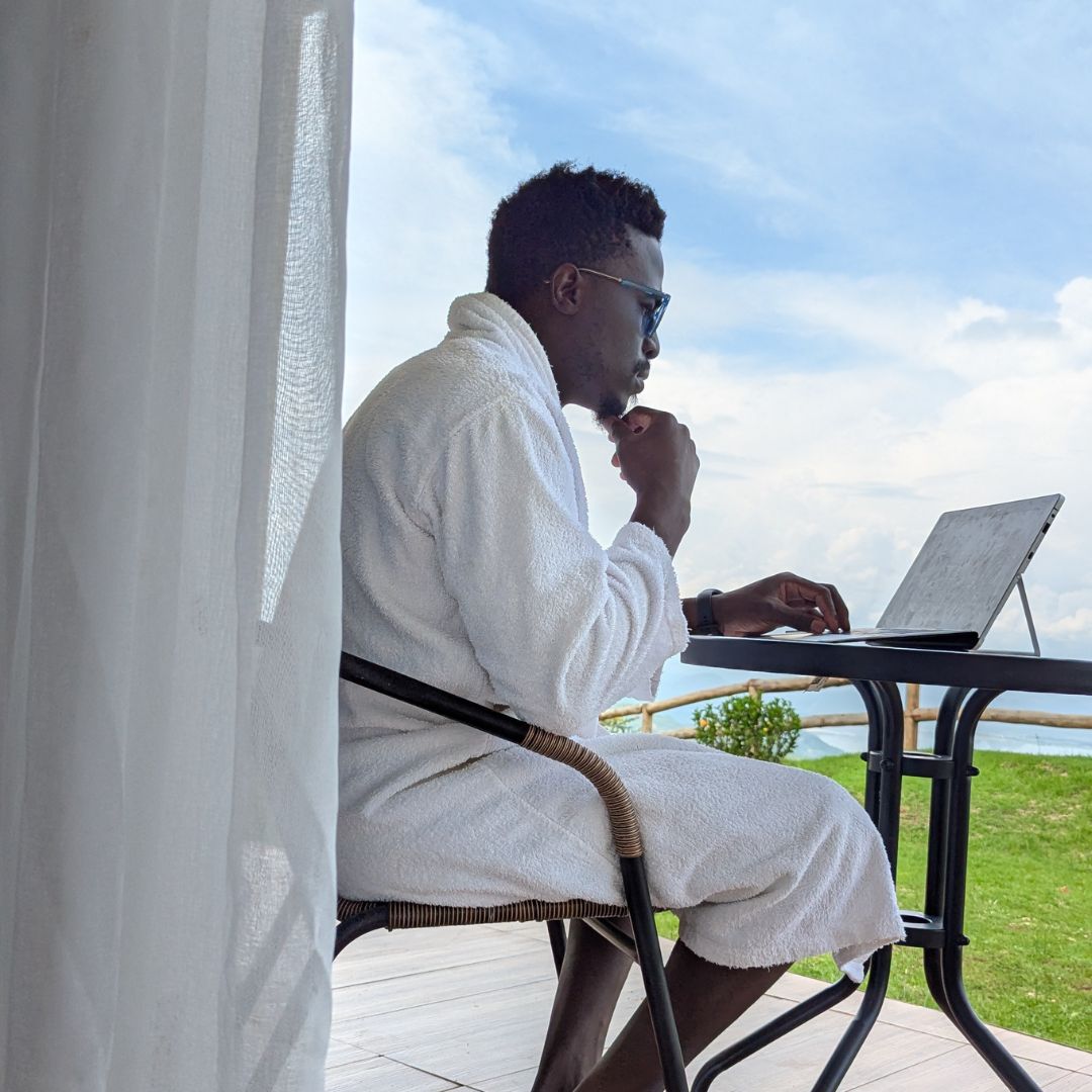 LEMLodge's tweet image. Who says you can’t mix work with a touch of paradise bliss?
For reservations/inquiries:
📧 marketing@leml.co.ke
☎ +254 727832824
🌐 leml.co.ke
#WorkFromNature #StaycationGoals #RemoteWorkVibes #LodgeLife #LuxuryLodgeStay #DigitalNomadLife