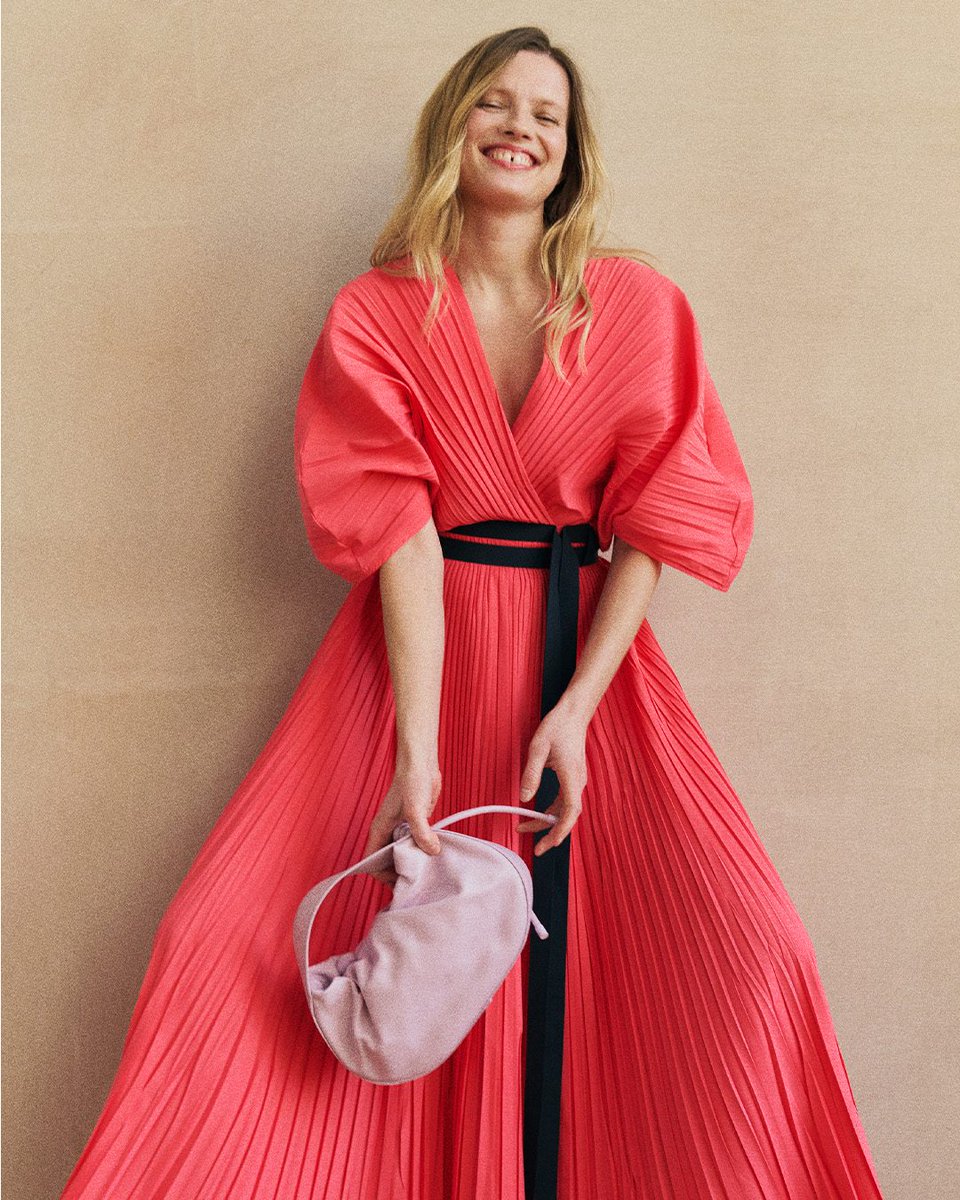 A dress that's not neutral = all smiles here the-outnet.visitlink.me/QB7if7