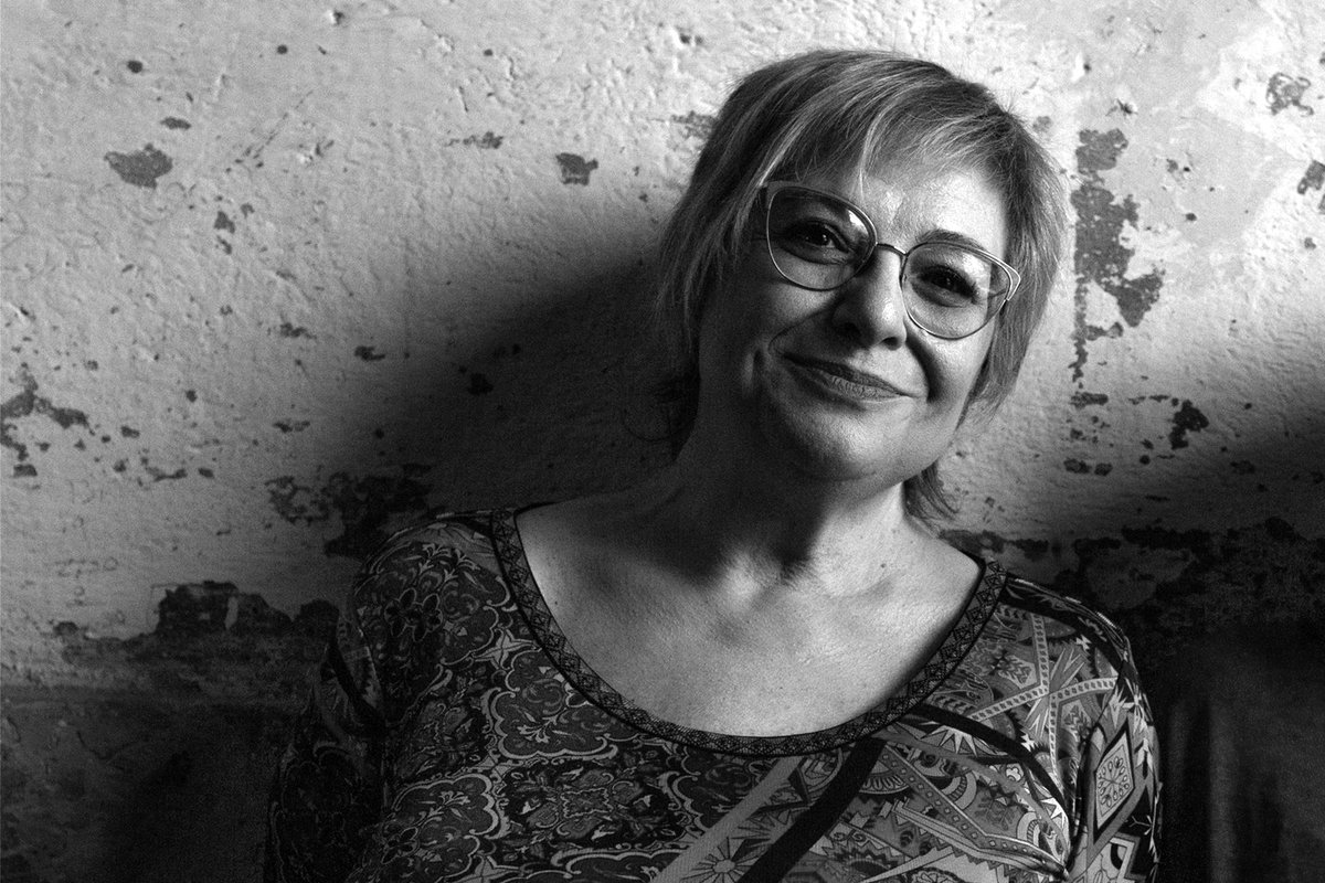 Serra d'Or (@serra_dor) on Twitter photo «Els han minvat l’autoestima, a moltes dones. I no és una qüestió de classe. Perquè et poden matar igualment si ets advocada, metgessa, política... Aquí necessitem una cambra pròpia, que deia Virginia Woolf.»
✍️Juli Capilla entrevista <a href="/GemmaPasqual/">Gemma Pasqual i Escrivà</a> 👉#revistaserrador de maig! «Els han minvat l’autoestima, a moltes dones. I no és una qüestió de classe. Perquè et poden matar igualment si ets advocada, metgessa, política... Aquí necessitem una cambra pròpia, que deia Virginia Woolf.»
✍️Juli Capilla entrevista <a href="/GemmaPasqual/">Gemma Pasqual i Escrivà</a> 👉#revistaserrador de maig!