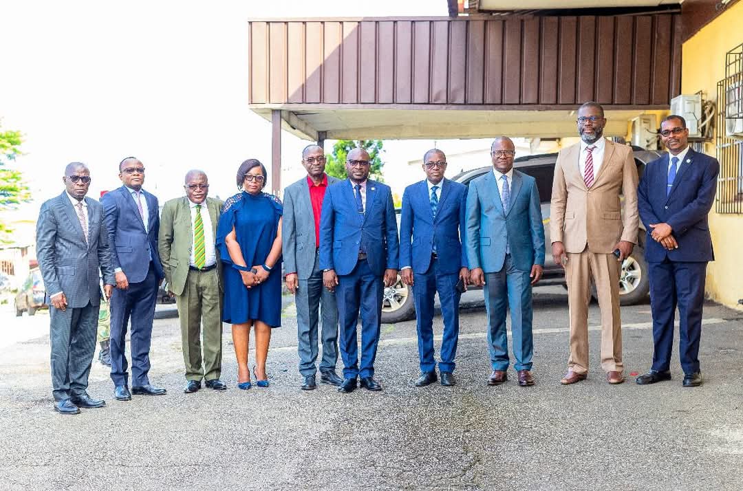 Ce mardi 13 mai 2025, j’ai eu l’honneur de procéder au lancement officiel du concours d’entrée à l’EAMAU, session 2025, au centre de composition de Libreville, situé à l’Institut Universitaire des Sciences de l’Organisation (IUSO-SNE).