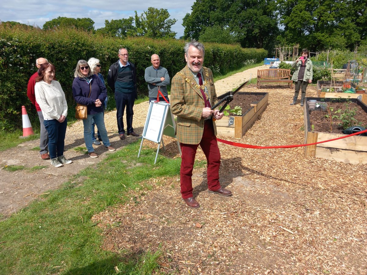 Mayor of Winchester (@mayorwinchester) on Twitter photo 🌱The <a href="/WCCGrant/">Winchester Grants</a> team was able to assist Bishop's Waltham Gardening Club with funding for raised beds for disabled and elderly people at their allotment. The Mayor was delighted to pop along recently to officially open the beds 👏 🌱The <a href="/WCCGrant/">Winchester Grants</a> team was able to assist Bishop's Waltham Gardening Club with funding for raised beds for disabled and elderly people at their allotment. The Mayor was delighted to pop along recently to officially open the beds 👏