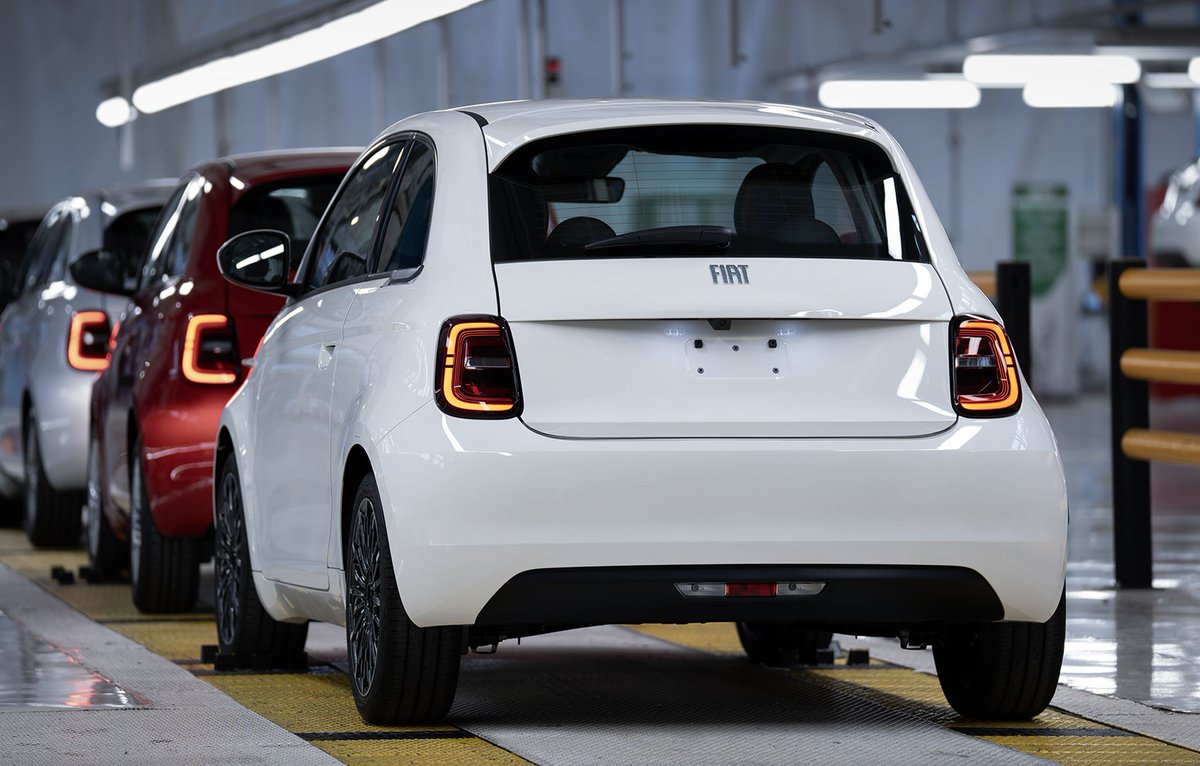 responsejp's tweet photo. フィアット『500ハイブリッド』、先行生産車両を組み立て開始「手頃な価格の電動化」
https://t.co/RmEh7m1Qzt

#新型車 #フィアット #ハイブリッドカー https://t.co/crqI2cfpck