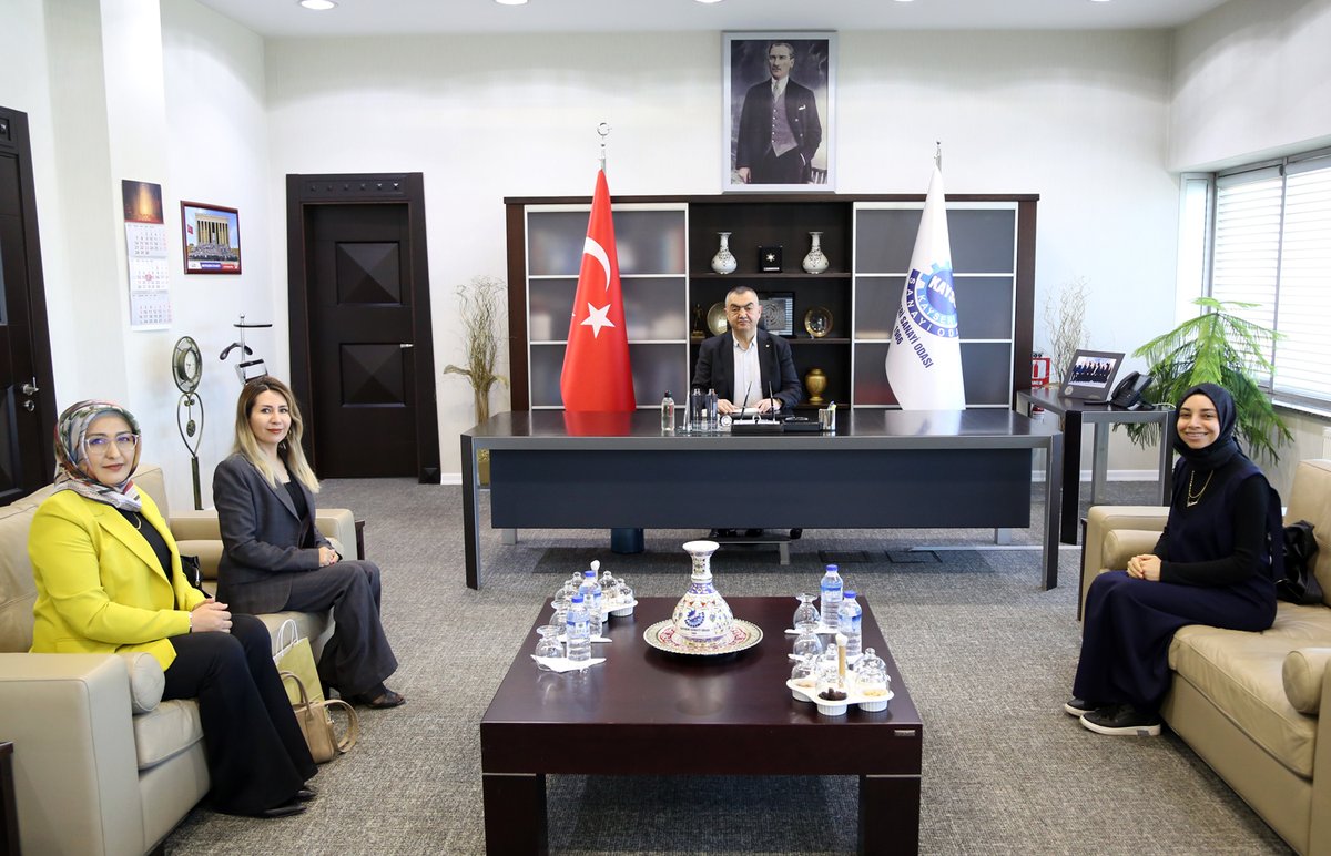 Kayseri Sanayi Odası (@kayseriso) on Twitter photo Yönetim Kurulu Başkanımız <a href="/mbuyuksimitci/">Mehmet Buyuksimitci</a>, Afgan Sığınmacılar ve Mülteciler Dayanışma ve Yardımlaşma Derneği (ARSA) Başkanı Dr. Zakira Hekmat, Aktivite Sorumlusu Zahide Öner Akpınar ve Av. Fatma Doğru'yu makamında misafir etti.
Nazik ziyaretleri için teşekkür eder, çalışmalarında Yönetim Kurulu Başkanımız <a href="/mbuyuksimitci/">Mehmet Buyuksimitci</a>, Afgan Sığınmacılar ve Mülteciler Dayanışma ve Yardımlaşma Derneği (ARSA) Başkanı Dr. Zakira Hekmat, Aktivite Sorumlusu Zahide Öner Akpınar ve Av. Fatma Doğru'yu makamında misafir etti.
Nazik ziyaretleri için teşekkür eder, çalışmalarında