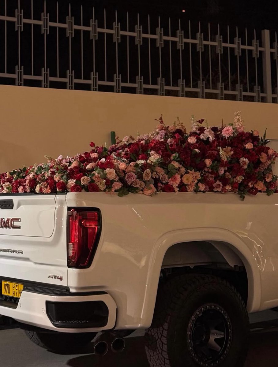 دامك زرعت الحُب في داخلي ورد
أنا ما ابي غيرك من الناس يسقيه❤️