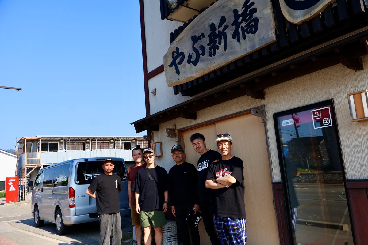 【石川 #輪島】

コミサポひろしまさんからラーメン部隊にお話をいただいたやぶ新橋さんへ

地震のあと改装した店舗が、豪雨災害で浸水
目の高さまで水が来たとのこと

下ばっかり見ててもダメだから前を向きたいけど、思うように進まない

お店再開までサポートできたらと思います

#幡再