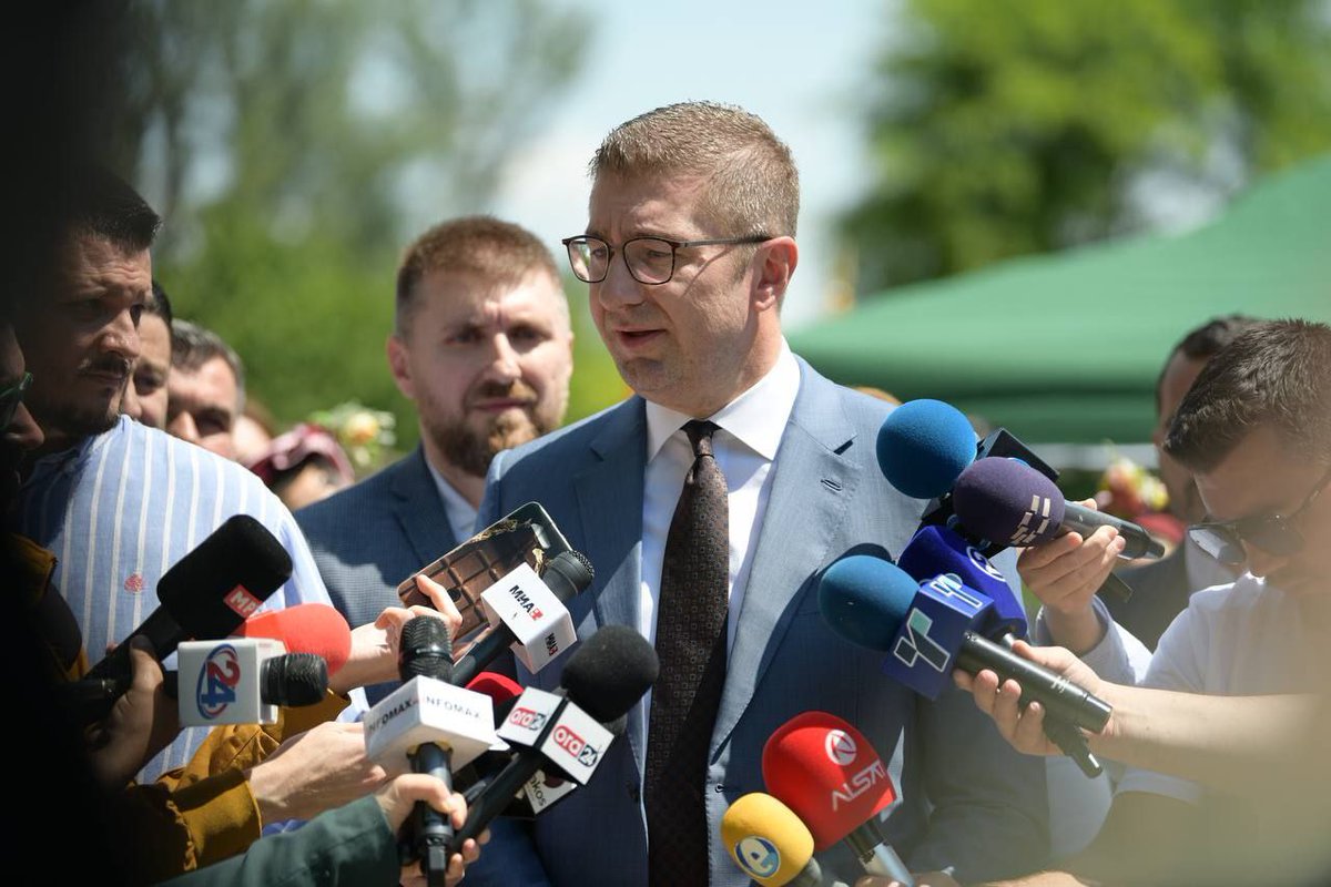 Денеска со особено задоволство присуствував на поставувањето на камен-темелникот на новата училишна спортска сала при подрачниот објект на ОУ „Гоце Делчев“ во село Долно Лисиче, Општина Аеродром. Оваа сала, со површина од 650 м², претставува значаен чекор напред во создавање