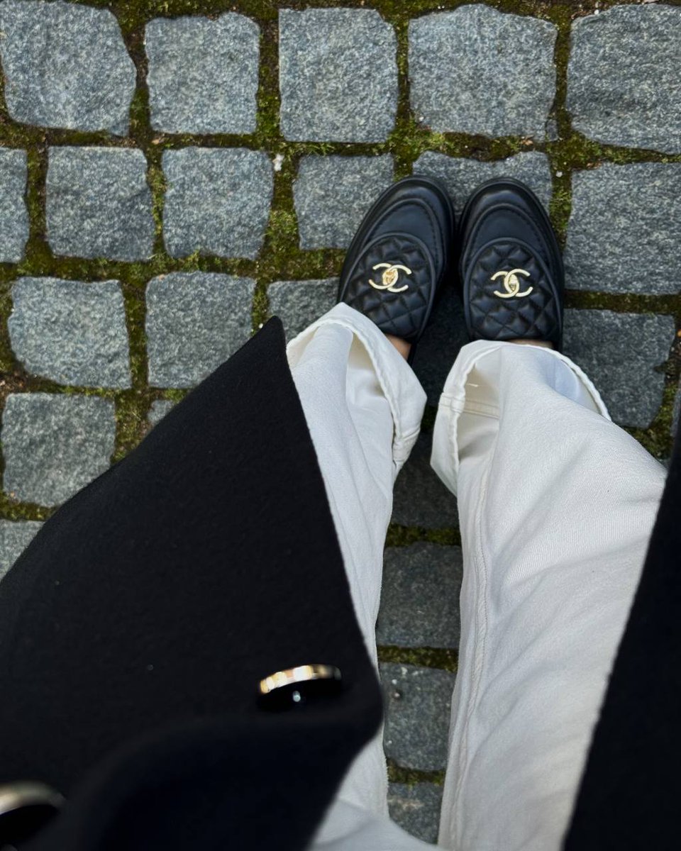 Wanna smell my feet after a long walk in a leather loafers? 🦶🦶

findom femdom paypig walletdrain cashcow humanatm