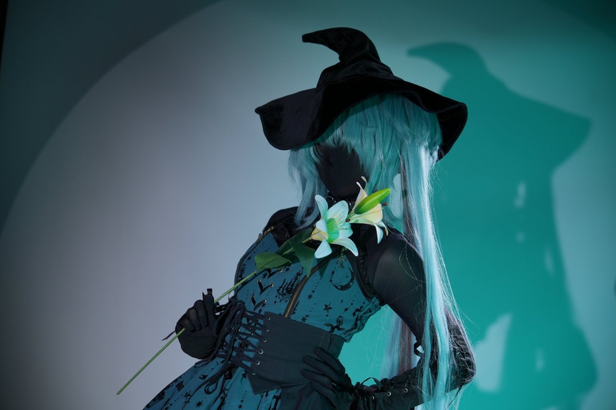 Miku in SHADOW

#HatsuneMiku #zentai