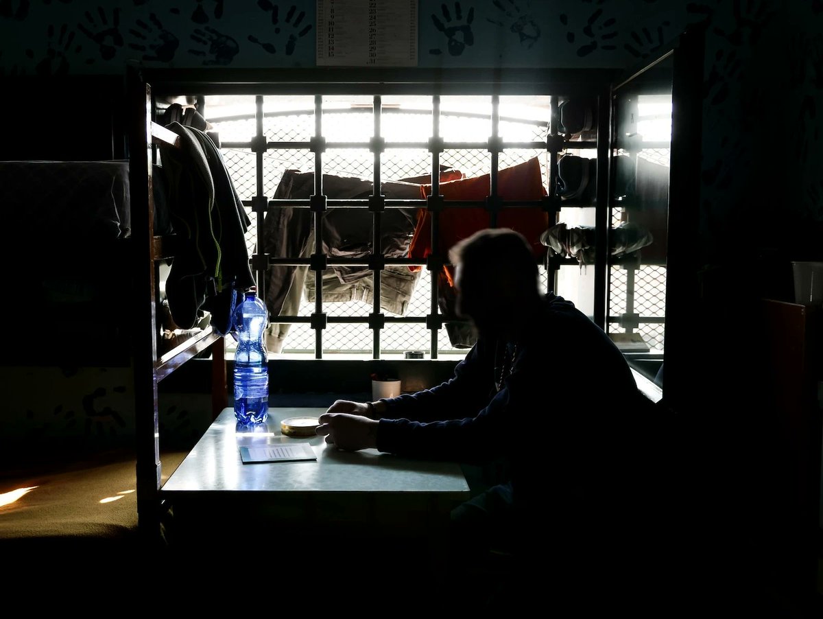 Il 12 dicembre 2024 padre Mauro-Giuseppe Lepori ha incontrato un gruppo di detenuti nel carcere di Sulmona dopo uno scambio epistolare con alcuni di loro. Stralci del suo intervento👇 da #Tracce di maggio
clonline.org/it/attualita/a…
📸(Margherita Lazzati/Courtesy Galleria l’Affiche