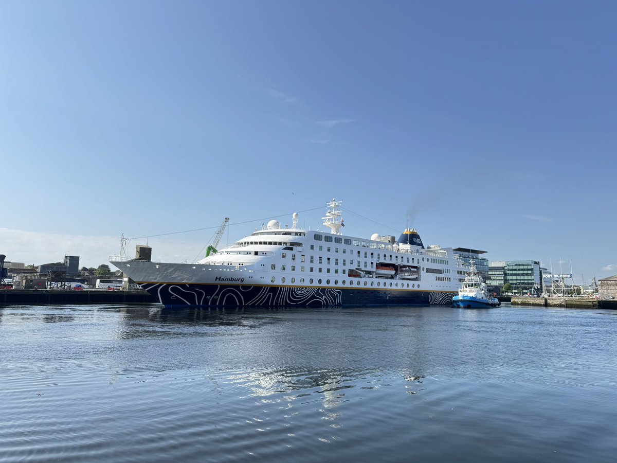 MS Hamburg arriving into <a href="/PortofCork/">Port of Cork</a> 

🚢 ☀️ ⚓️