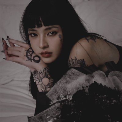 ❝ Elle ignore 𝖑’𝕰𝖓𝖋𝖊𝖗 comme le 𝐏𝐮𝐫𝐠𝐚𝐭𝐨𝐢𝐫𝐞. Et quand l’heure viendra d’entrer dans la 𝑵𝒖𝒊𝒕 𝒏𝒐𝒊𝒓𝒆, 
Elle regardera la face de la 𝙼𝚘𝚛𝚝.
Ainsi qu’un nouveau-né, sans 𝗵𝗮𝗶𝗻𝗲 et sans 𝒓𝒆𝒎𝒐𝒓𝒅. ❞