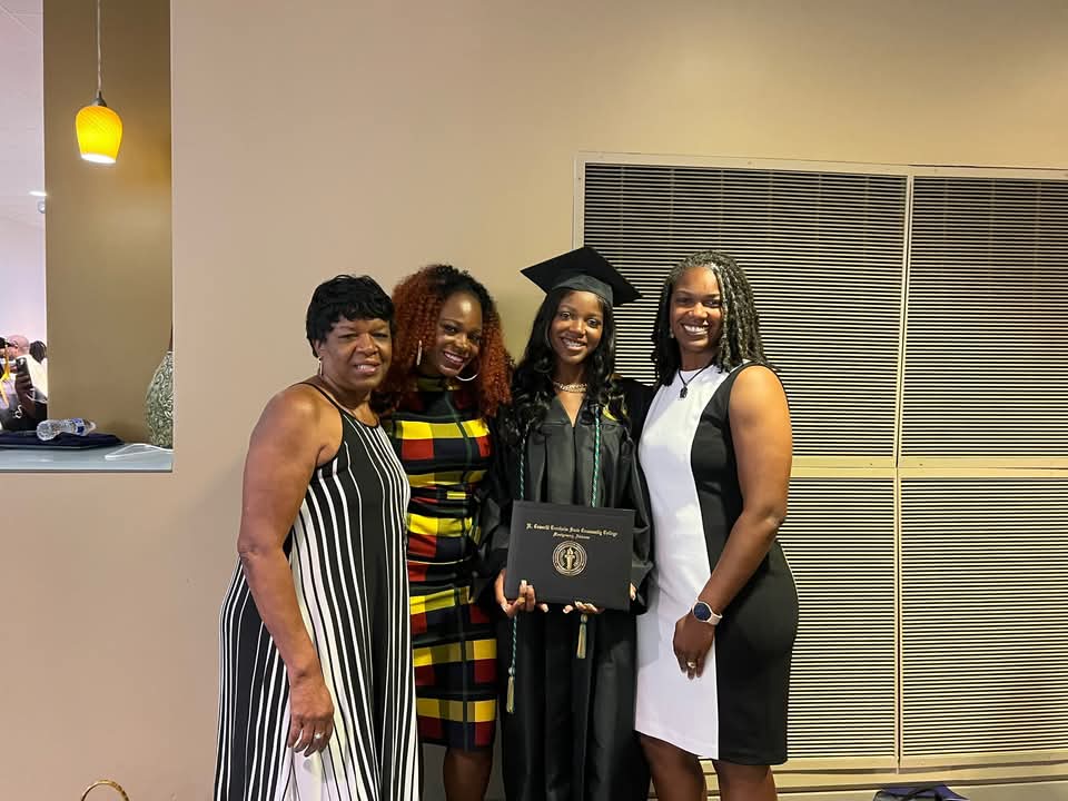 DirectorBake's tweet photo. At the age of 16, Baby girl has graduated from Trenholm State Community College EARNING 3 Short Term Certificates in Medical Assisting Technology, General Studies of Science &amp; General Studies of Arts. Proud is such an understatement! #Highschoolgraduationin2weeks https://t.co/tbFdPgrNr8