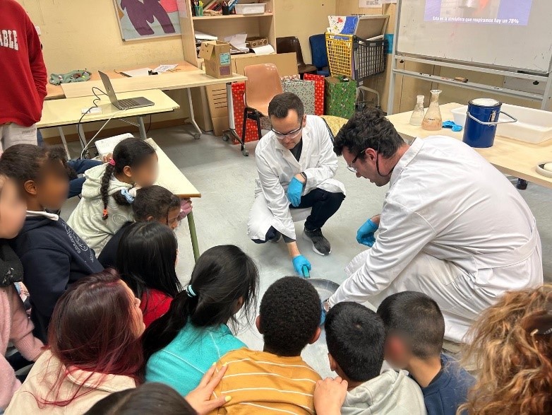 Unidad de Cultura Científica UCM (@ucc_complutense) on Twitter photo 🔬El proyecto “Conocer la Ciencia hoy abre las Puertas del Mañana”, impulsado por <a href="/NanoMadridCCH/">CONOCER LA CIENCIA</a>, acerca la ciencia a infancia y juventud en situación de vulnerabilidad social con talleres lúdicos y accesibles
¡Porque la ciencia también es para ellos!
👉nanomadrid.net 🔬El proyecto “Conocer la Ciencia hoy abre las Puertas del Mañana”, impulsado por <a href="/NanoMadridCCH/">CONOCER LA CIENCIA</a>, acerca la ciencia a infancia y juventud en situación de vulnerabilidad social con talleres lúdicos y accesibles
¡Porque la ciencia también es para ellos!
👉nanomadrid.net