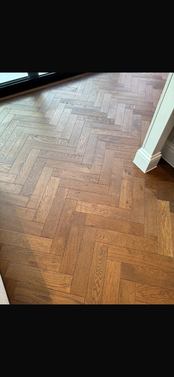 We recently completed this stunning herringbone parquet install using V4 Tannery Brown — a warm, timeless tone that instantly elevates any space.
Proudly fitted by the Deco Floors team🏡

📞 020 8364 4637
✉️ sales@decofloors.co.uk