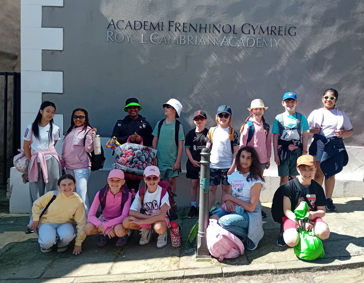 Year 5 &amp;6 have arrived in Conwy and are starting our first activity - art at the quay with an artist!