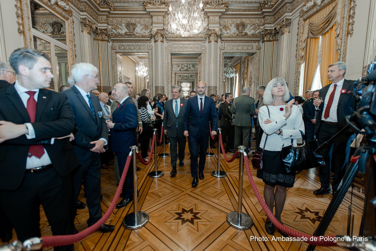 Ambassade de Pologne (@plenfrance) on Twitter photo Hier soir s'est tenue à <a href="/PLenFrance/">Ambassade de Pologne</a> la traditionnelle célébration de la Fête Nationale 🇵🇱 de la Constitution du 3 Mai 1791 en présence de l'invité d'honneur, le Ministre 🇫🇷 de l'Europe et des AE <a href="/jnbarrot/">Jean-Noël Barrot</a> qui a souligné la dynamique des relations franco-polonaises. Hier soir s'est tenue à <a href="/PLenFrance/">Ambassade de Pologne</a> la traditionnelle célébration de la Fête Nationale 🇵🇱 de la Constitution du 3 Mai 1791 en présence de l'invité d'honneur, le Ministre 🇫🇷 de l'Europe et des AE <a href="/jnbarrot/">Jean-Noël Barrot</a> qui a souligné la dynamique des relations franco-polonaises.