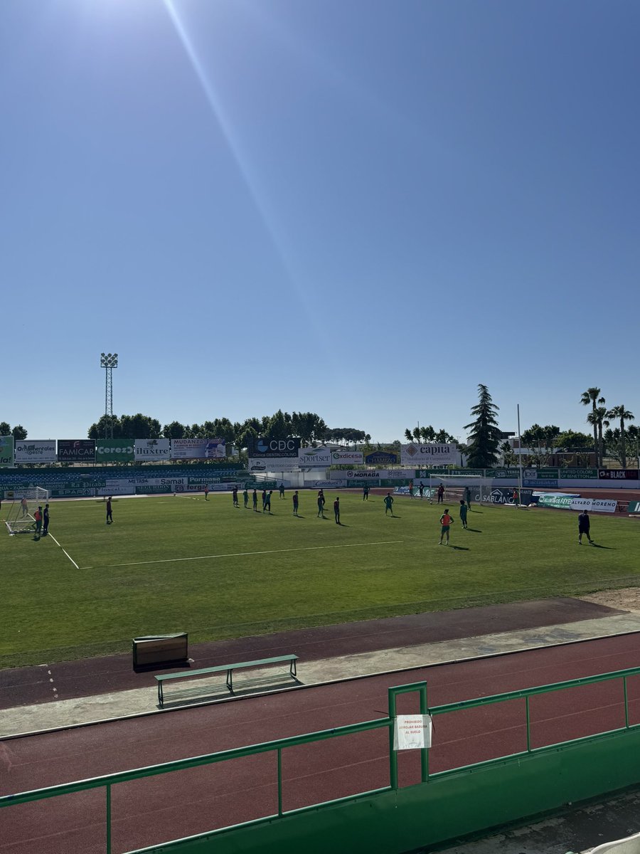 Entrenadores IES Zurbarรกn (@entrenadoreszur) on Twitter photo Hoy hemos asistido al entrenamiento del <a href="/cfvillanovense/">C.F. Villanovense</a>
Agradecer la atenciรณn y el trato por parte del club.
Mucha suerte este fin de semana ๐๐ช Hoy hemos asistido al entrenamiento del <a href="/cfvillanovense/">C.F. Villanovense</a>
Agradecer la atenciรณn y el trato por parte del club.
Mucha suerte este fin de semana ๐๐ช