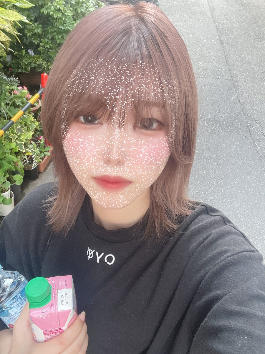 担当美容師休みで誰でもいいにしたら、めちゃくちゃ失敗されたから担当にお直ししてもらった😊
失敗されたやつと成功見比べて欲しい