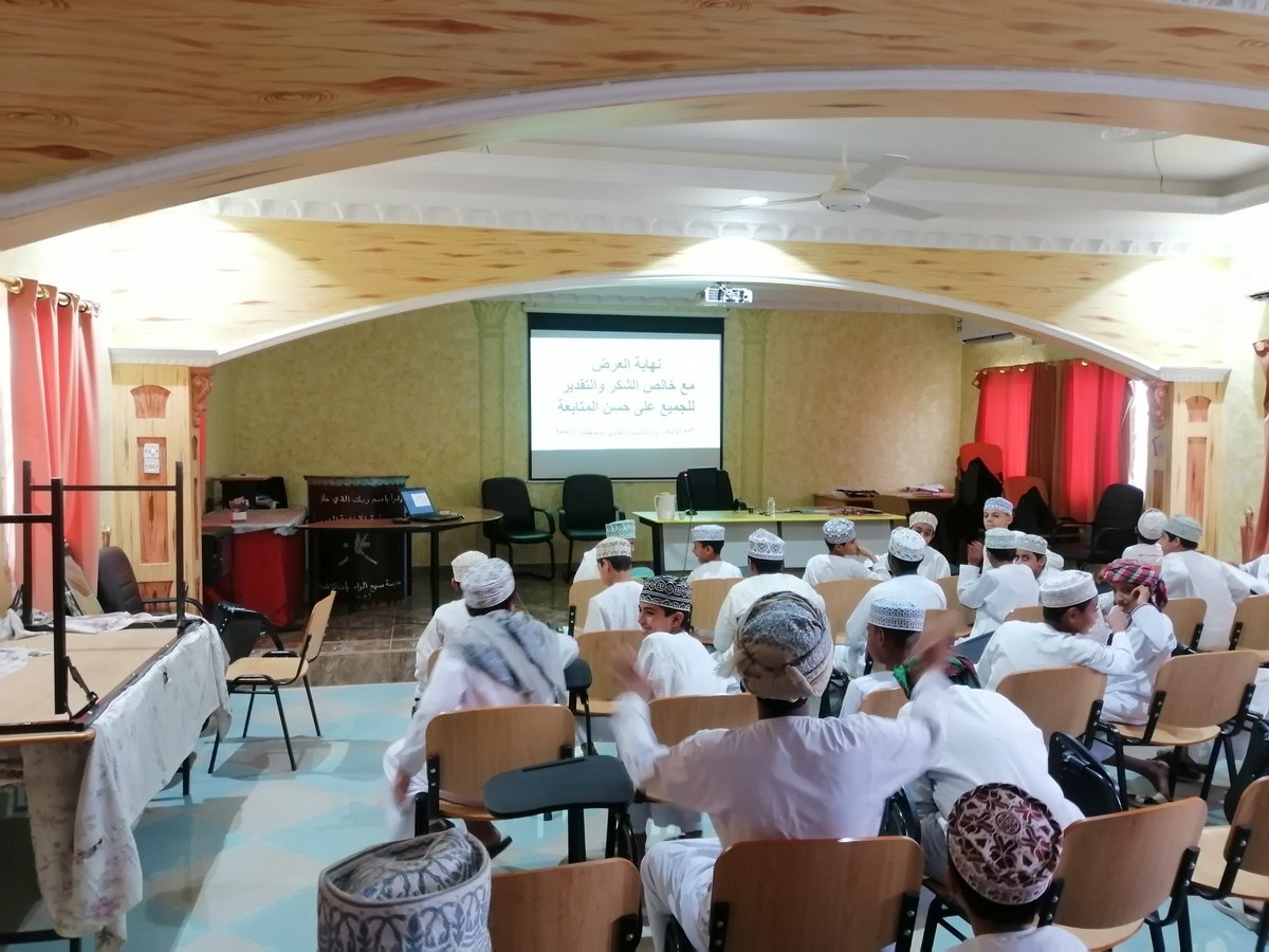 تشرفت بزيارة الزملاء في مدرسة/ سيح الراسيات، حيث إلتقيت بالأساتذة الكرام/مدير المدرسة والمساعد والأستاذ محمد عبدالله الراشدي ، وتم تنفيذ ورشة علمية عن الهيدروجين الأخضر كوقود المستقبل لطلبة الصف السادس ،وأسعدني إنطباع المدرسة الإيجابي عن الخدمات المقدمة من قسم الإبتكار للمدارس.