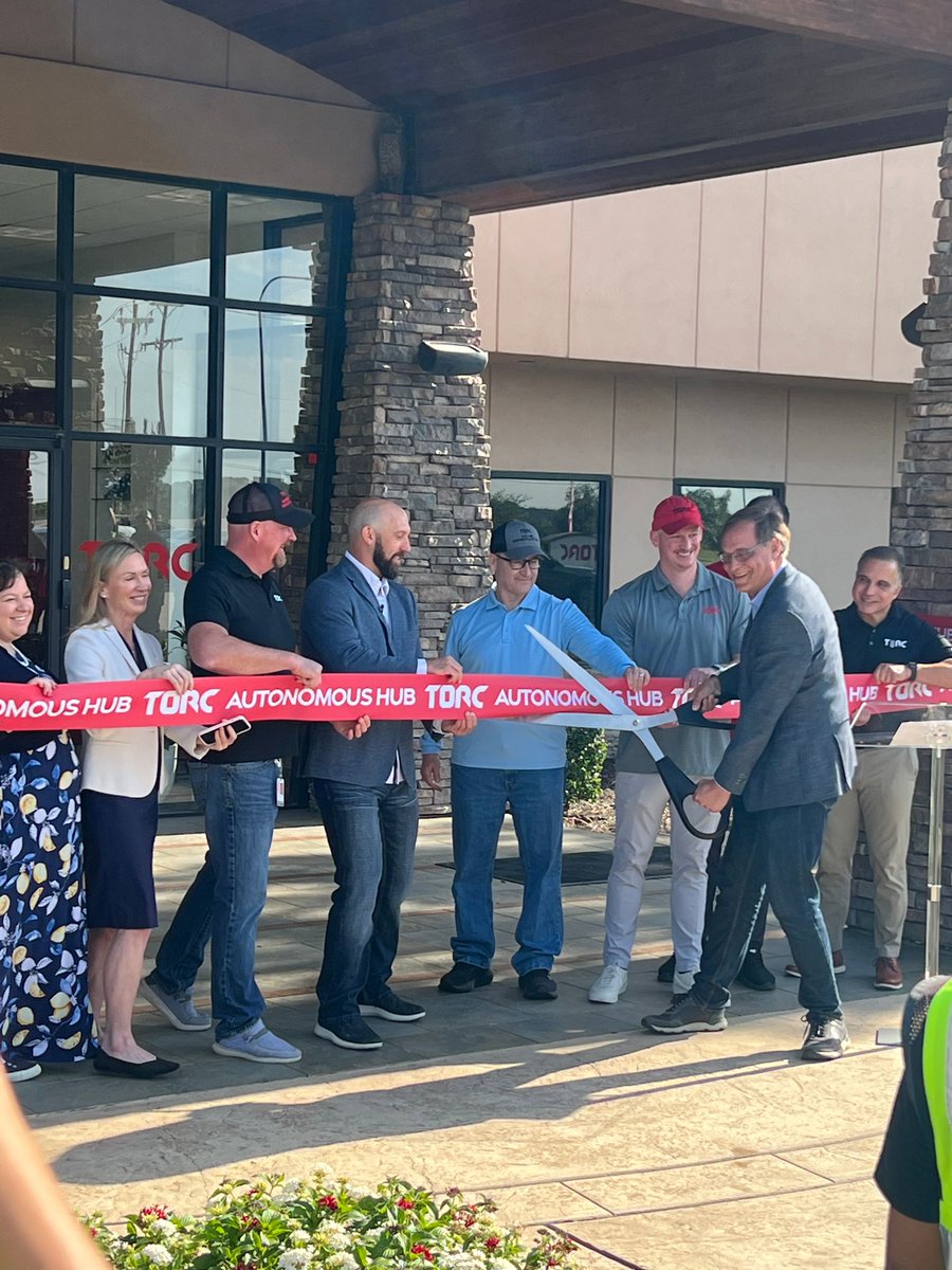 FortworthEDP's tweet image. Big day in Fort Worth! We joined @torcrobotics to celebrate the ribbon cutting of their new autonomous trucking hub at AllianceTexas. Autonomous trucking is here—and Fort Worth is at the center of it all. Welcome to the future of freight. #FortWorth
#TorcRobotics
