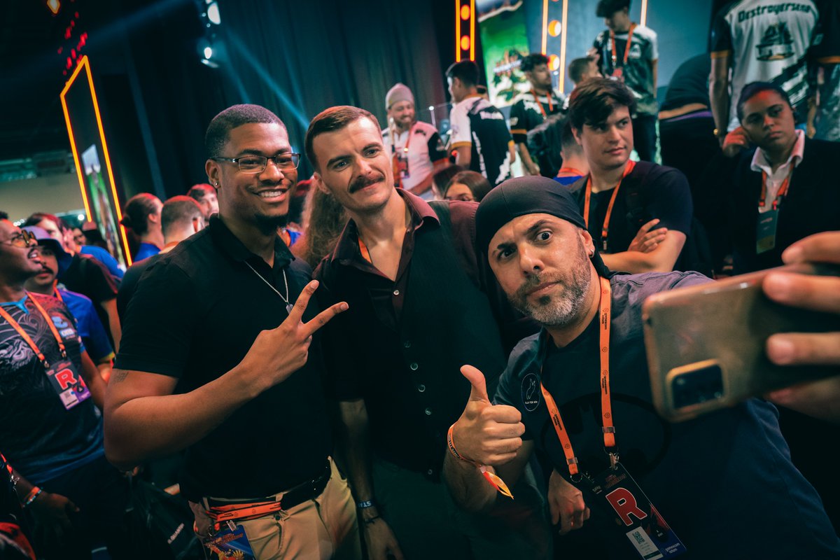 zexSiilva's tweet photo. Fico muito feliz por saber que a cada dia a FGC fica maior dentro do Esports.
O Nosso sonho pode ser conquistado em breve graças a essas e outras iniciativas. Cada esforço que vocês tiveram na cena está se recompensando e esse evento foi só mais uma prova disso. https://t.co/922V2vZQk4