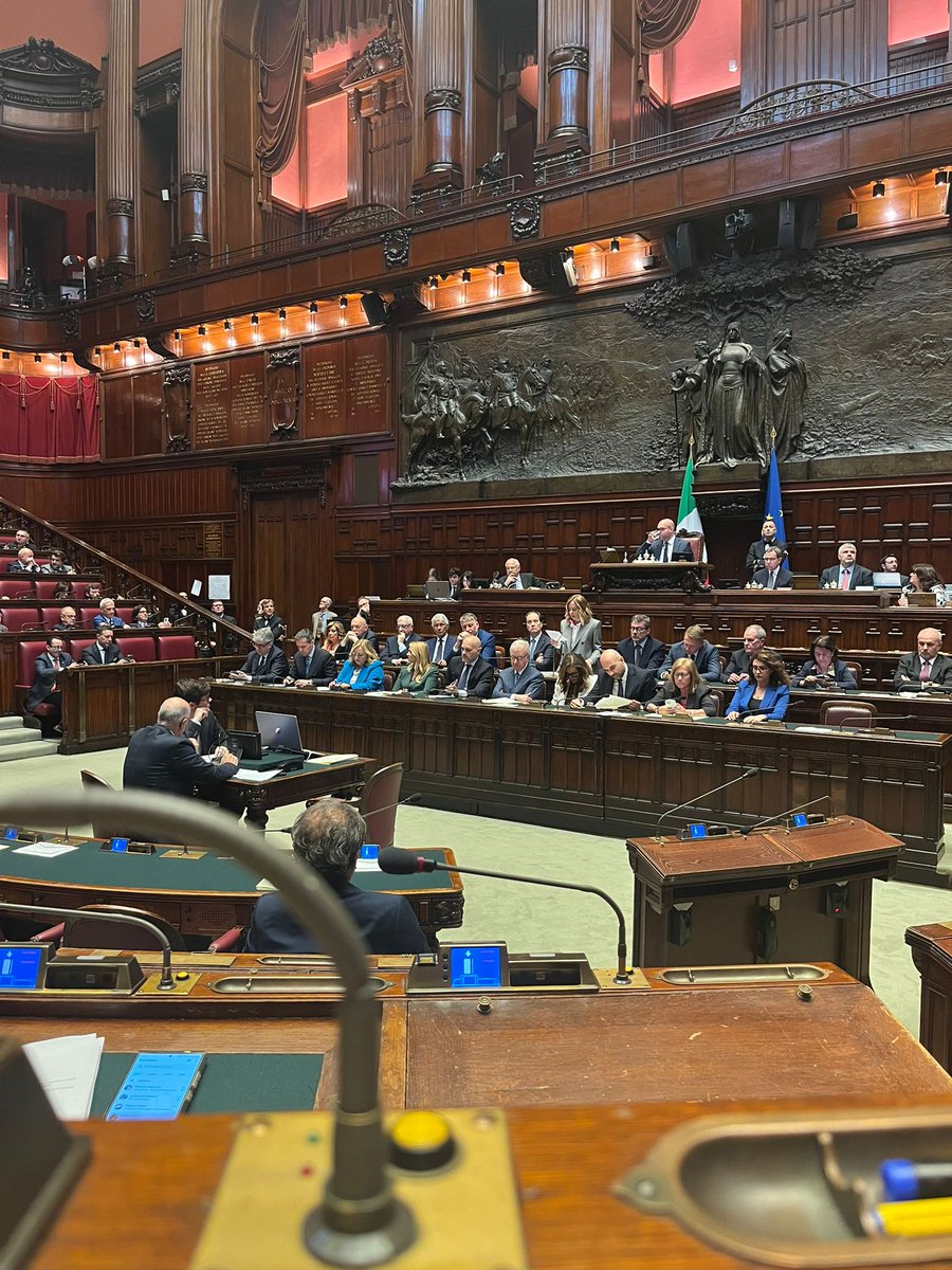 Premier time, sintesi della giornata: per la maggioranza va tutto bene e quelli che governavano prima hanno sbagliato e lasciato solo disastri. Per l’opposizione non c’è mai nulla che funzioni e mai nulla è fatto bene; le urla contro non si contano. 
Unica eccezione siamo noi.