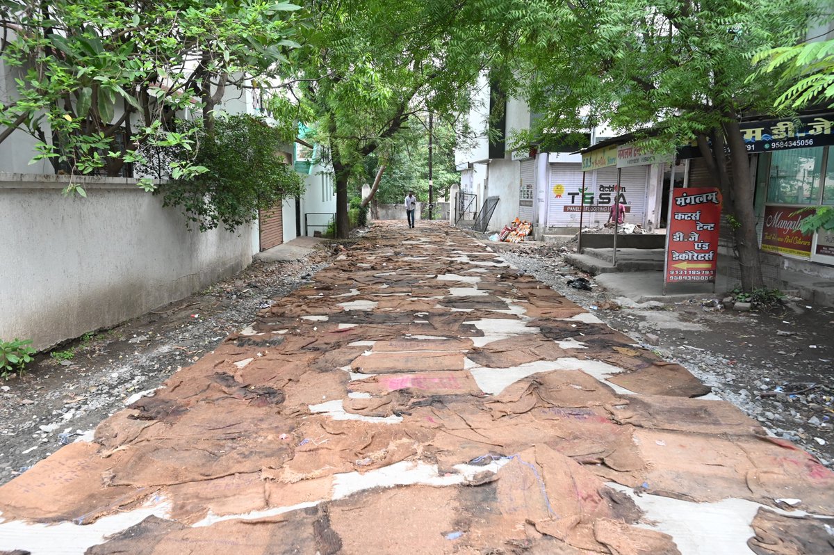 गुड शेफर्ड कॉलोनी में चल रहे सड़क निर्माण कार्य का अवलोकन किया। 

गुणवत्ता के साथ-साथ अधिकतम सड़क चौड़ीकरण के निर्देश दिए।

#RameshwarSharma