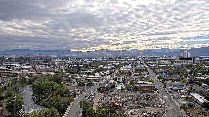 WHAT DO YOU THINK: 🤔 

What kinds of clouds are these?
Give me your best guess ⬇️