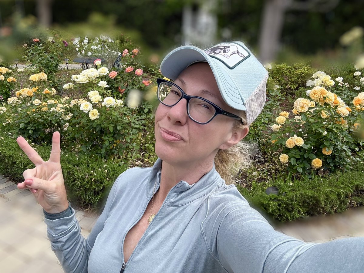 FemdomTherapy's tweet photo. My gardens inspired by the Tuileries in Paris is gorgeous this time of year, I'd post more revealing pics, but internet weirdos exist! Only a lucky dozen Femdoms have strolled through my petals IRL. 💐 💛 https://t.co/N92WIj1biE