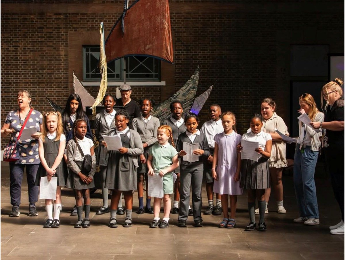 The Gateway Learning Community were extremely proud to be part of the Kinetika T100's Beach of Dreams launch on Saturday 3rd May. The community walked from Tilbury Civic Square to Tilbury Cruise Terminal to watch an array of performances and take part in the activities.