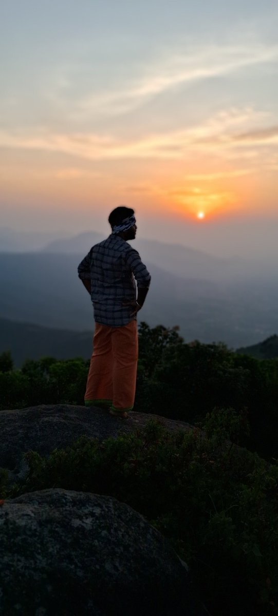 GowthamRamesh87's tweet photo. இயற்கையின் பேரழகே ஒவ்வொருவரும் தனித்துவமாக இருப்பது தான் 🕉🖤........

#vellingiri #வெள்ளிங்கிரி  #poondi 🖤 https://t.co/2NY1hRF9vk