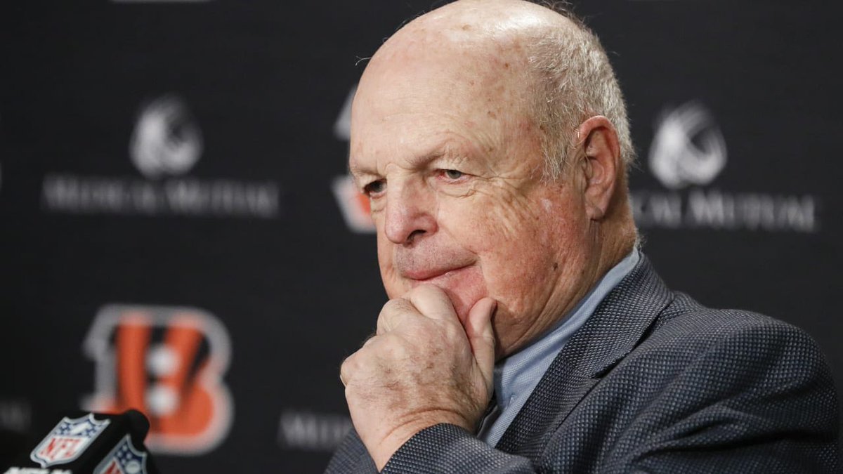 NFLGrandheer's tweet image. #Bengals owner Mike Brown says hosting the draft in 2028 is a bigger priority than contract talks with Trey Hendrickson. "This city deserves the draft experience but we will have to cut corners elsewhere to make it happen."