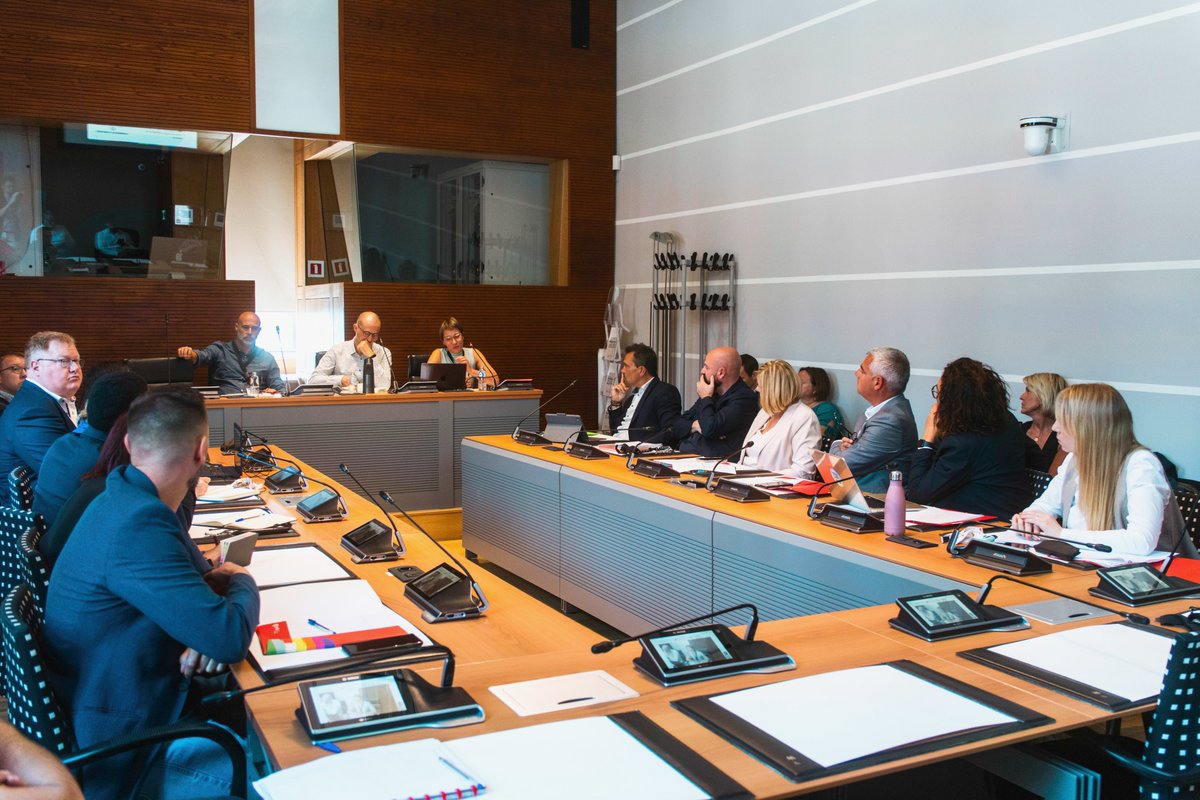 Le double langage de ce gouvernement continue: ils prétendent vouloir booster le taux d’emploi mais suppriment les mesures qui y contribuent ! ❌
Les cellules de reconversion, partenariat Forem/syndicats ont aidé 60.000 travailleurs licenciés à rebondir, avec près de 70% de taux