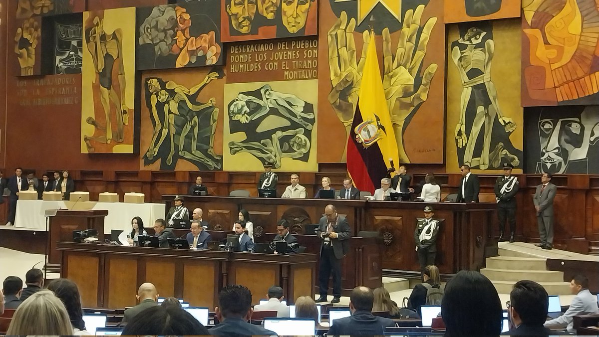#Ecuador || Anabella Azín (ADN) dirige la primera sesión de la nueva Asamblea.

“Vamos a trabajar sin amenazar y sin imponer”, dijo en el discurso inaugural.