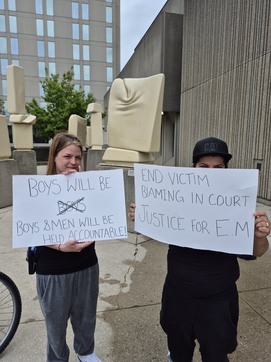 MRCSSI_PubEd's tweet photo. Thank you to those who showed up today (and for all the other days) to stand with E.M. and all survivors 💙 your presence at the solidarity rallies is powerful and impactful. 

Survivors, we are fighting with you. You are loved and supported. https://t.co/Jx4pApUpxS