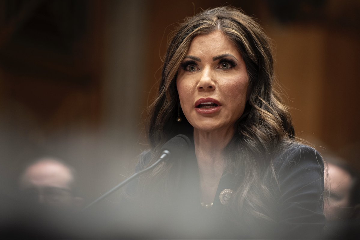 LucasSa56947288's tweet image. Raise your hand 🙋🏾♂️ if you agree that Kristi Noem is the worst Secretary of Homeland Security in history.