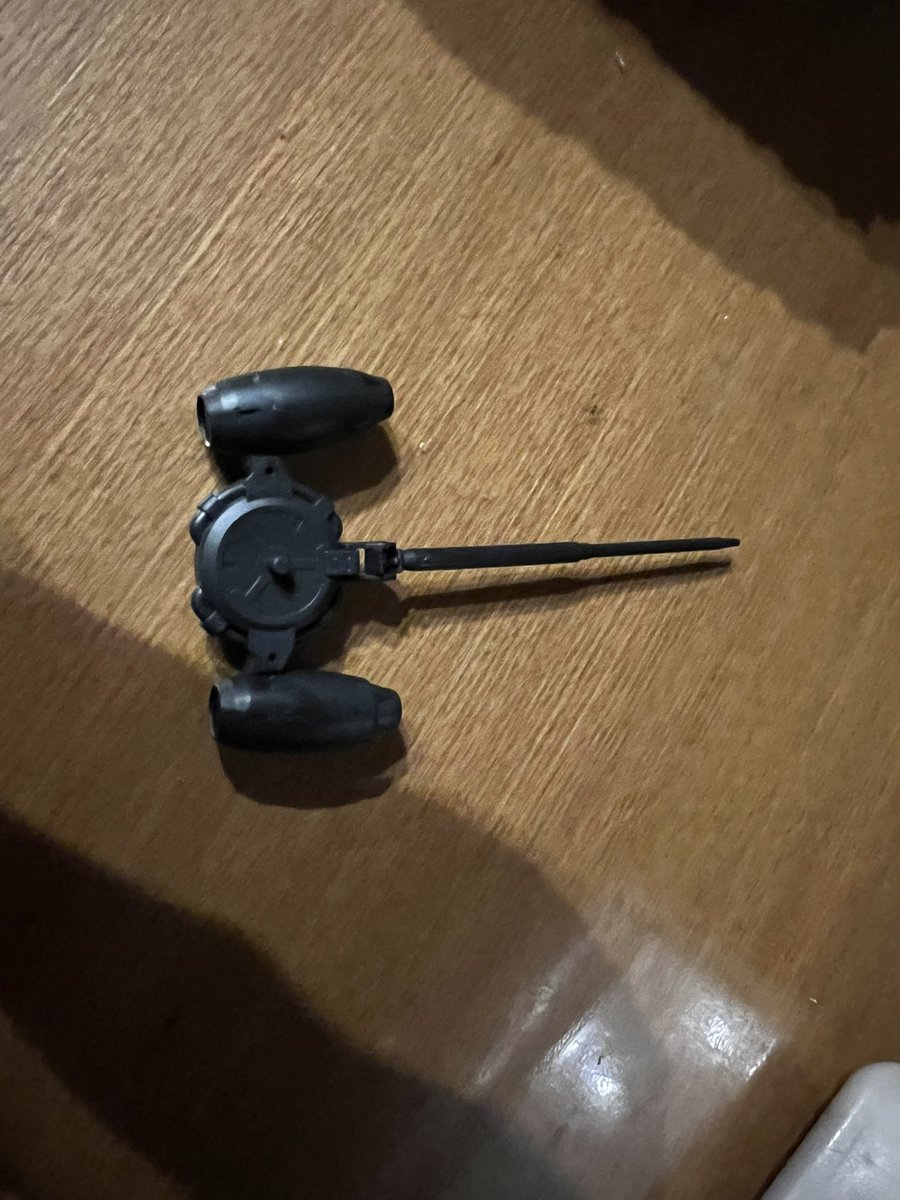 まさやと一緒にガンプラ作ってたんだけどなかなかにダサい形のやつ出てきた