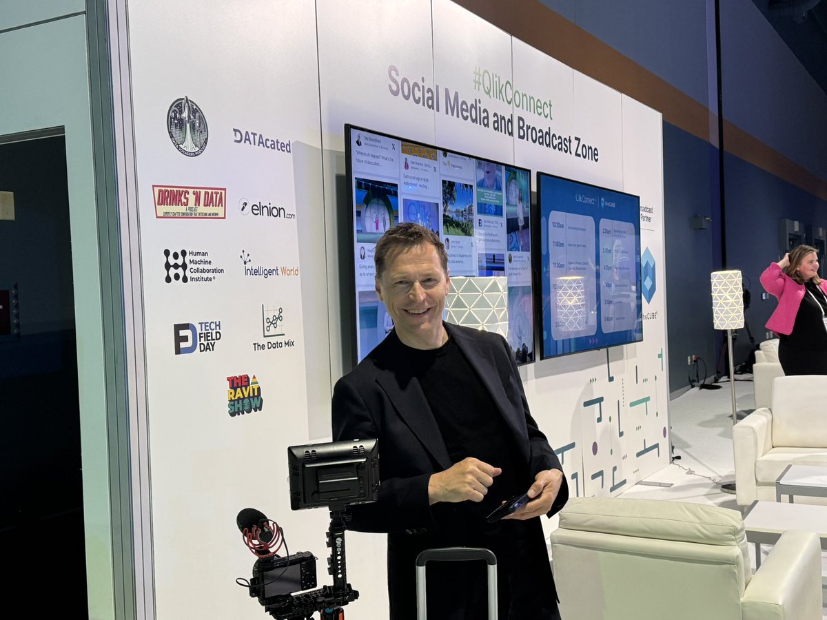 Kate Strachnyi ('DATAcated') (@datacated_) on Twitter photo Caught <a href="/Ronald_vanLoon/">Ronald van Loon</a> working #qlikconnect Caught <a href="/Ronald_vanLoon/">Ronald van Loon</a> working #qlikconnect