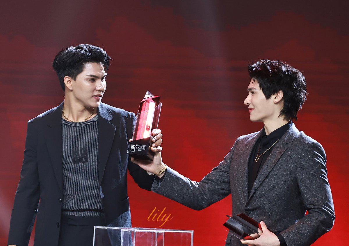ZhisuH74139's tweet photo. All the efforts over the past three years have paid off at this moment. Today, you all deserve all the flowers and applause.

FORTPEAT KCL AWARDS
#คมชัดลึกอวอร์ด21xMeMindY

@fort_fts @peatwasu
#FortPeat #BabyFeat
#FortFTS #Peatwasu
#ComeFortZon #CaptainPeat https://t.co/L1V7wYXdeo