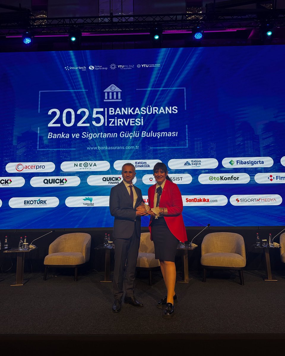 Insurtech Hub (@insurtechhubglb) on Twitter photo 2025 Türkiye Bankasürans Zirvesi’nde, etkinliğin akışını ustalıkla yöneten ve enerjisiyle güne değer katan <a href="/aynurayaz/">Aynur Ayaz</a>’a teşekkür plaketi takdim ettik.
Master of Ceremony görevini başarıyla üstlenen Aynur Hanım’a katkıları için teşekkür ederiz!
#2025BankasüransZirvesi 2025 Türkiye Bankasürans Zirvesi’nde, etkinliğin akışını ustalıkla yöneten ve enerjisiyle güne değer katan <a href="/aynurayaz/">Aynur Ayaz</a>’a teşekkür plaketi takdim ettik.
Master of Ceremony görevini başarıyla üstlenen Aynur Hanım’a katkıları için teşekkür ederiz!
#2025BankasüransZirvesi