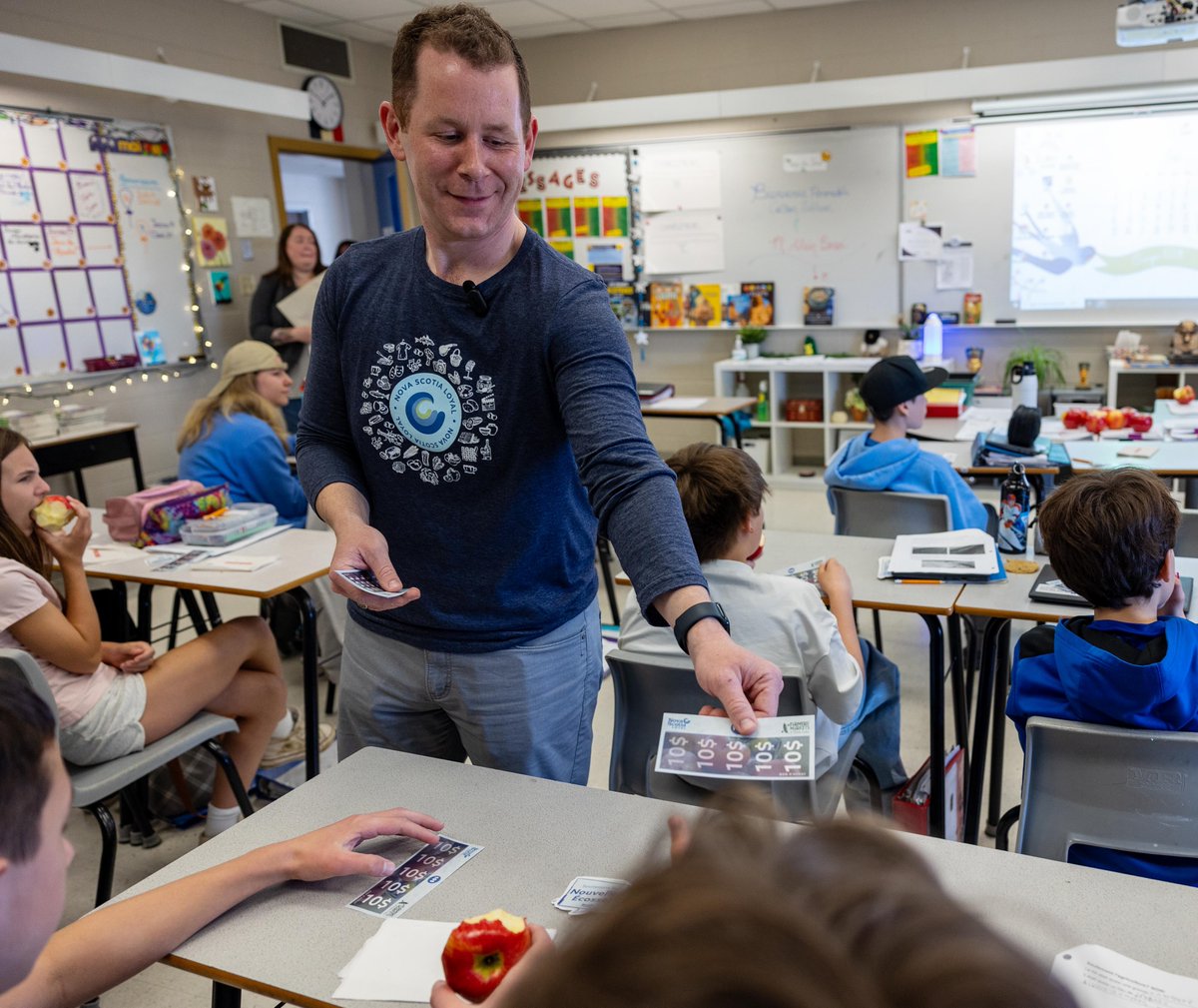 Today, Colton LeBlanc, Minister of Growth and Development, visited École du Carrefour in Dartmouth to announce the return and expansion of the Nova Scotia Loyal Farmers’ Market Voucher Program. news.novascotia.ca/en/2025/05/14/…