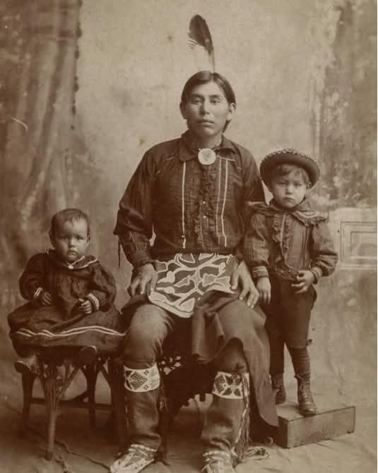 Otoe father and his children - circa 1885