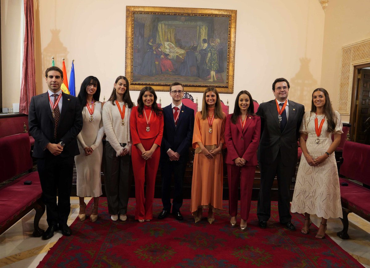 CNotarialCNA's tweet photo. Hoy han tomado posesión en nuestra sede de Sevilla los nueve nuevos notarios que se incorporan en Andalucía.
Nuestra más calurosa bienvenida a todos ellos a esta gran aventura del notariado.
Héctor Alonso González (Lopera)
Sara López-Herrero López (Castillo de Locubín).
Sigue👇 https://t.co/Qvenz7cENk